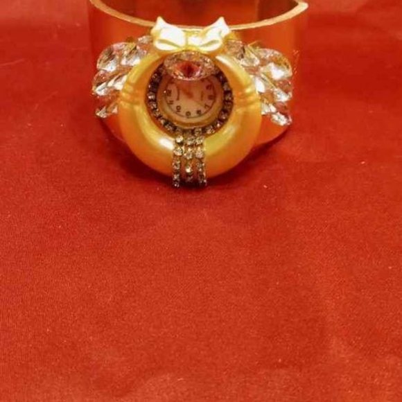 VTG 80\'S BONETTO CUFF WATCH, PEARL COLOR DESIGN FRAME AROUND FACE main image 4
